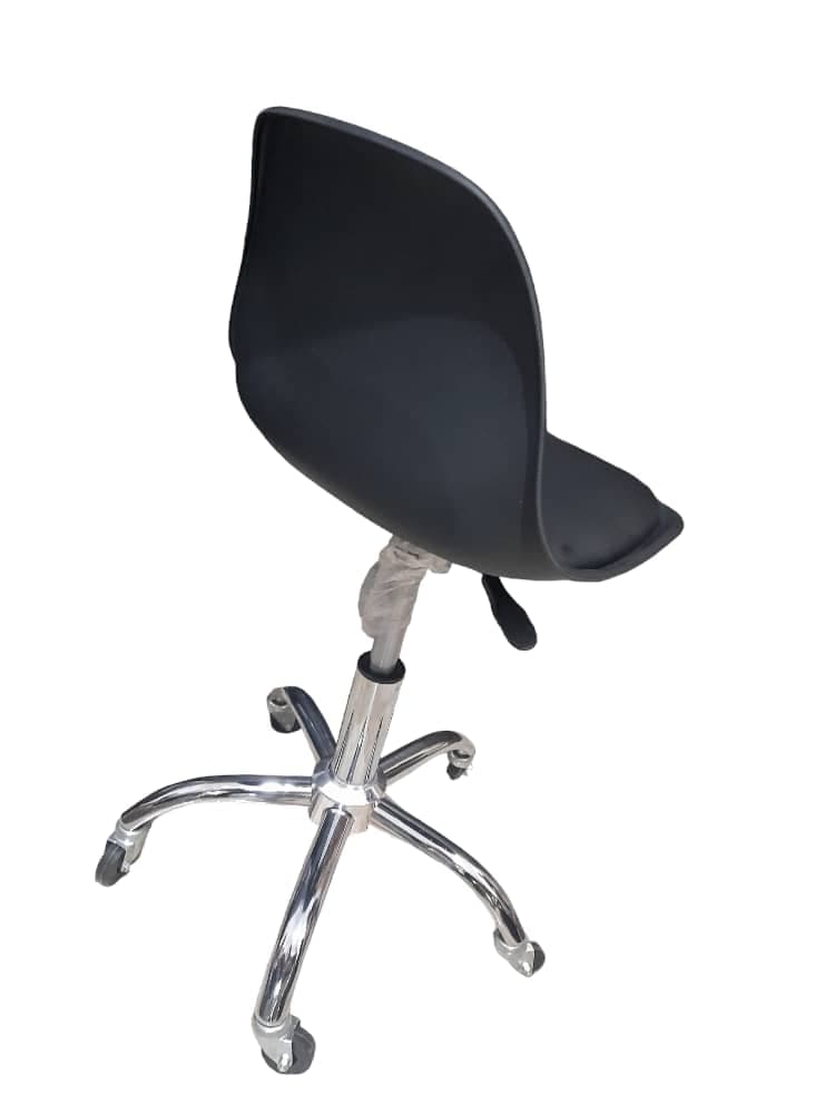 CHAISE  SUR ROULETTE PLASTIQUE NOIR thumbnail 2